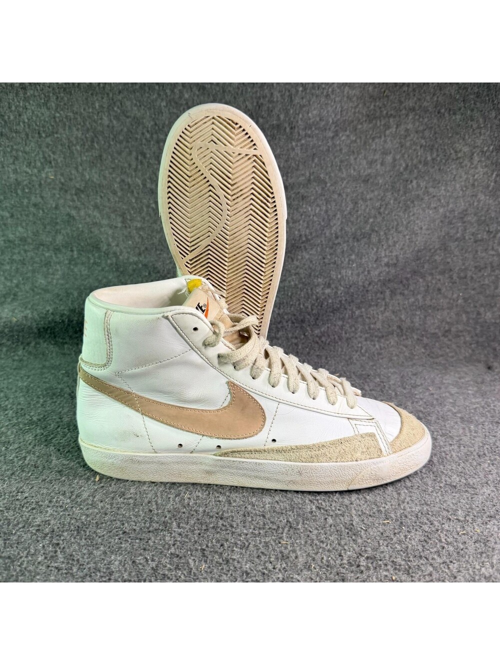 Nike Blazer Mid 77 Vintage White Beige Womens Size 9.5 Sneakers CZ1055-118